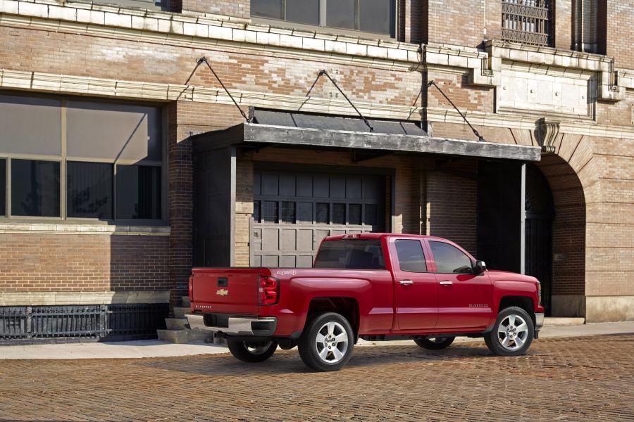 Chevrolet Silverado Custom Double Cab 2015 года  (фото 2 из 2)